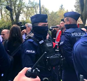 [VIDEO] PATRIOT24 RUTKOWSKI W AKCJI: Agresywna bojówka próbowała zakłócić legalną demonstrację Biura Rutkowski pod Ambasadą Niemiec!