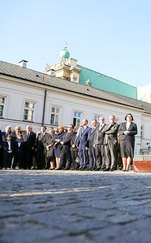 Andrzej Duda podczas upamiętnienia 7 rocznicy katastrofy w Smoleńsku: Apeluję i błagam Was o wzajemny szacunek. Są takie momenty, w których po prostu lepiej milczeć