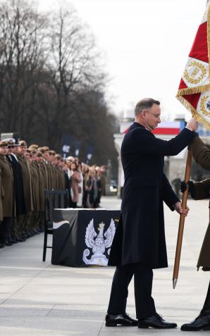 Uroczystość wręczenia sztandaru Dowództwu WOT przez Prezydenta Andrzeja Dudę