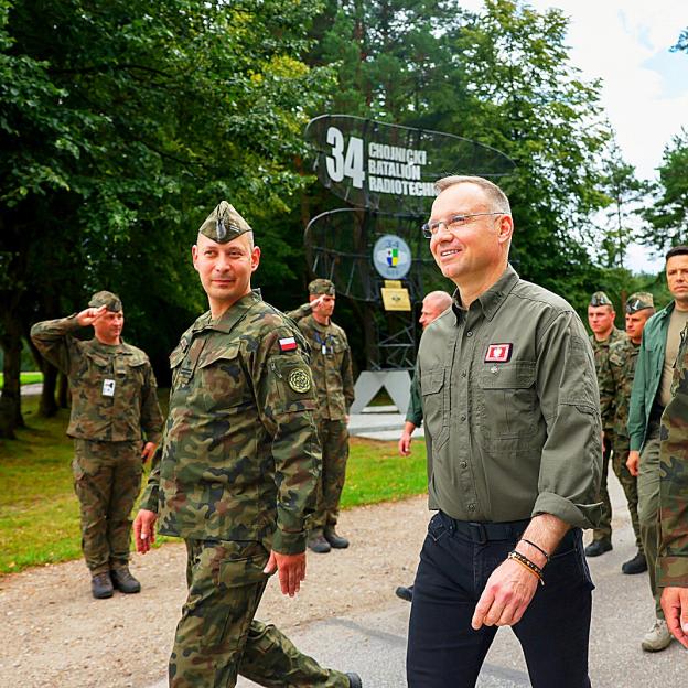 [VIDEO] Prezydent z wizytą w 34. Chojnickim Batalionie Radiotechnicznym